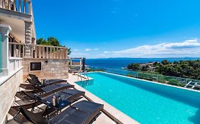 Villa Kadena - Luxury Seaside Villa With Private Heated Pool
